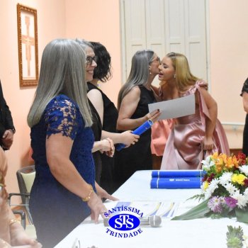 Estudantes da 3ª série celebram Formatura do Ensino Médio