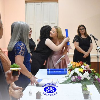 Estudantes da 3ª série celebram Formatura do Ensino Médio