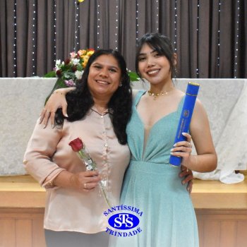 Estudantes da 3ª série celebram Formatura do Ensino Médio