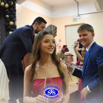 Estudantes da 3ª série celebram Formatura do Ensino Médio