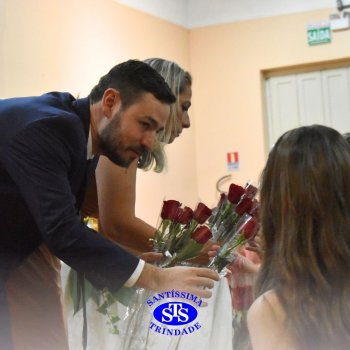 Estudantes da 3ª série celebram Formatura do Ensino Médio