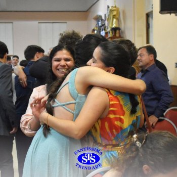 Estudantes da 3ª série celebram Formatura do Ensino Médio