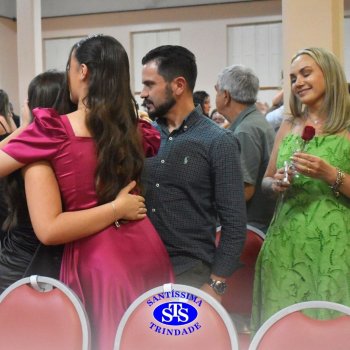 Estudantes da 3ª série celebram Formatura do Ensino Médio