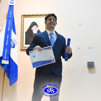 Estudantes da 3ª série celebram Formatura do Ensino Médio