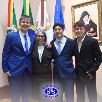 Estudantes da 3ª série celebram Formatura do Ensino Médio