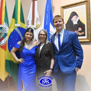 Estudantes da 3ª série celebram Formatura do Ensino Médio