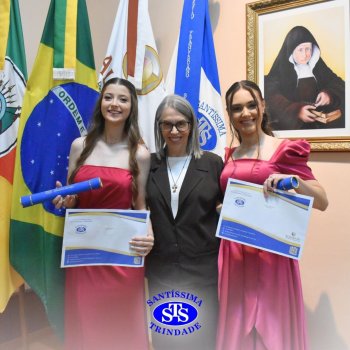 Estudantes da 3ª série celebram Formatura do Ensino Médio