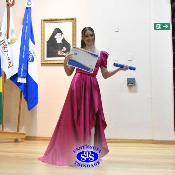 Estudantes da 3ª série celebram Formatura do Ensino Médio
