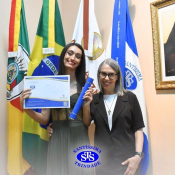 Estudantes da 3ª série celebram Formatura do Ensino Médio
