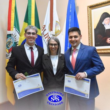 Estudantes da 3ª série celebram Formatura do Ensino Médio