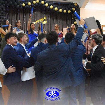 Estudantes da 3ª série celebram Formatura do Ensino Médio