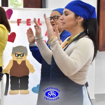 Crianças do Infantil 1, 2 e 3  vivem momentos especiais  cheios de carinho com avós