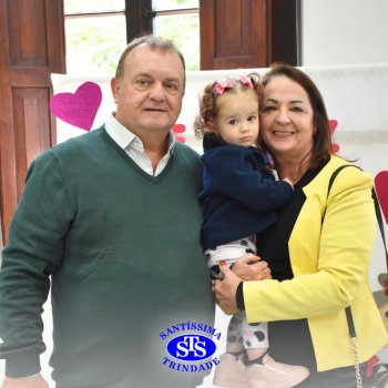 Crianças do Infantil 1, 2 e 3  vivem momentos especiais  cheios de carinho com avós