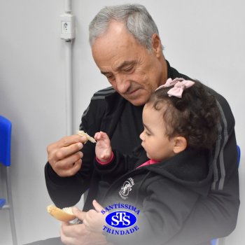 Crianças do Infantil 1, 2 e 3  vivem momentos especiais  cheios de carinho com avós