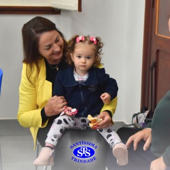 Crianças do Infantil 1, 2 e 3  vivem momentos especiais  cheios de carinho com avós
