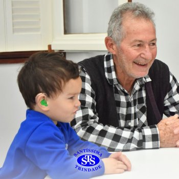 Crianças do Infantil 1, 2 e 3  vivem momentos especiais  cheios de carinho com avós