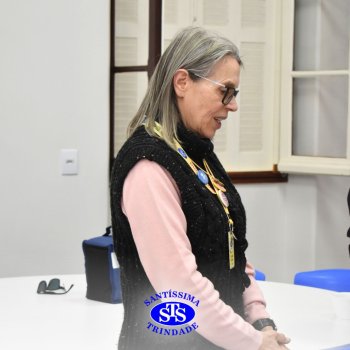 Crianças do Infantil 1, 2 e 3  vivem momentos especiais  cheios de carinho com avós