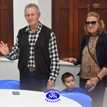 Crianças do Infantil 1, 2 e 3  vivem momentos especiais  cheios de carinho com avós