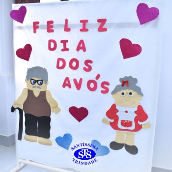 Crianças do Infantil 1, 2 e 3  vivem momentos especiais  cheios de carinho com avós