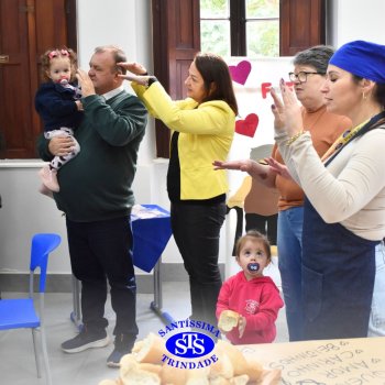 Crianças do Infantil 1, 2 e 3  vivem momentos especiais  cheios de carinho com avós