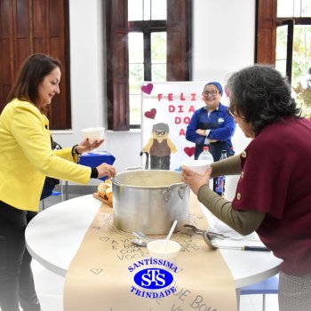 Crianças do Infantil 1, 2 e 3  vivem momentos especiais  cheios de carinho com avós