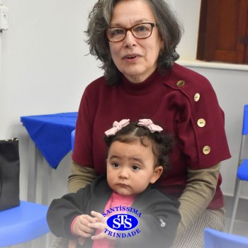 Crianças do Infantil 1, 2 e 3  vivem momentos especiais  cheios de carinho com avós
