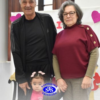 Crianças do Infantil 1, 2 e 3  vivem momentos especiais  cheios de carinho com avós