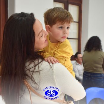 Crianças do Infantil 1, 2 e 3  vivem momentos especiais  cheios de carinho com avós