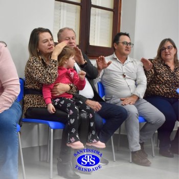 Crianças do Infantil 1, 2 e 3  vivem momentos especiais  cheios de carinho com avós