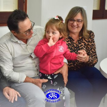 Crianças do Infantil 1, 2 e 3  vivem momentos especiais  cheios de carinho com avós