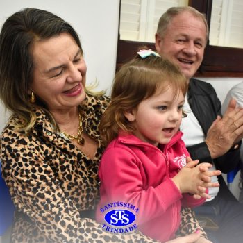 Crianças do Infantil 1, 2 e 3  vivem momentos especiais  cheios de carinho com avós