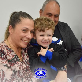Crianças do Infantil 1, 2 e 3  vivem momentos especiais  cheios de carinho com avós
