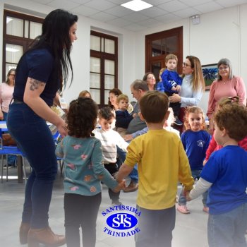 Crianças do Infantil 1, 2 e 3  vivem momentos especiais  cheios de carinho com avós