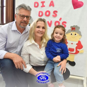 Crianças do Infantil 1, 2 e 3  vivem momentos especiais  cheios de carinho com avós