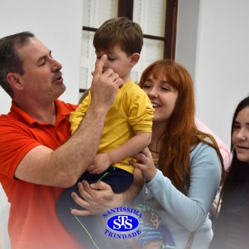 Crianças do Infantil 1, 2 e 3  vivem momentos especiais  cheios de carinho com avós