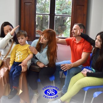 Crianças do Infantil 1, 2 e 3  vivem momentos especiais  cheios de carinho com avós