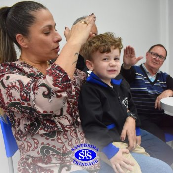 Crianças do Infantil 1, 2 e 3  vivem momentos especiais  cheios de carinho com avós