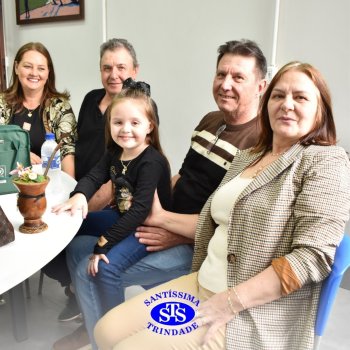 Crianças do Infantil 1, 2 e 3  vivem momentos especiais  cheios de carinho com avós
