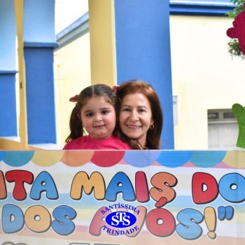 Crianças do Infantil 1, 2 e 3  vivem momentos especiais  cheios de carinho com avós