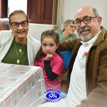 Crianças do Infantil 1, 2 e 3  vivem momentos especiais  cheios de carinho com avós