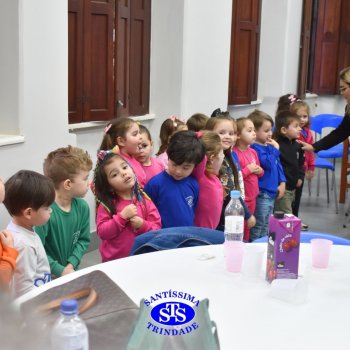 Crianças do Infantil 1, 2 e 3  vivem momentos especiais  cheios de carinho com avós