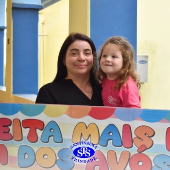 Crianças do Infantil 1, 2 e 3  vivem momentos especiais  cheios de carinho com avós