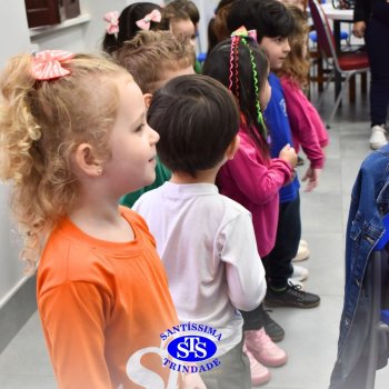Crianças do Infantil 1, 2 e 3  vivem momentos especiais  cheios de carinho com avós