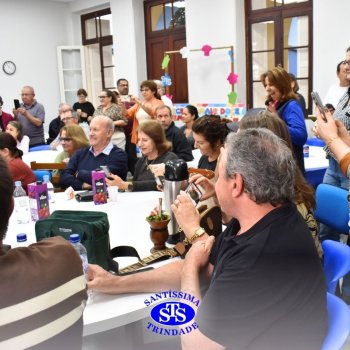 Crianças do Infantil 1, 2 e 3  vivem momentos especiais  cheios de carinho com avós