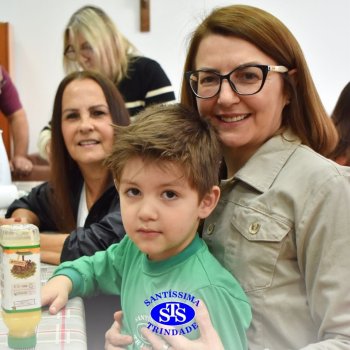 Crianças do Infantil 1, 2 e 3  vivem momentos especiais  cheios de carinho com avós