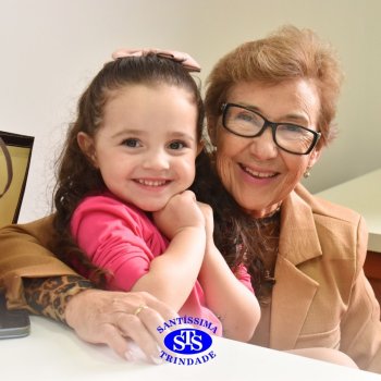 Crianças do Infantil 1, 2 e 3  vivem momentos especiais  cheios de carinho com avós