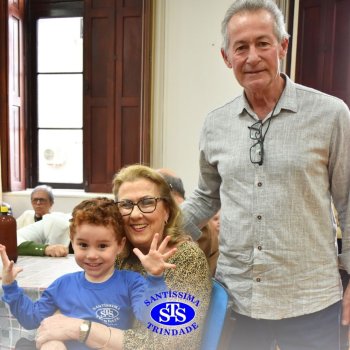 Crianças do Infantil 1, 2 e 3  vivem momentos especiais  cheios de carinho com avós