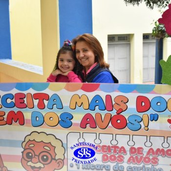 Crianças do Infantil 1, 2 e 3  vivem momentos especiais  cheios de carinho com avós