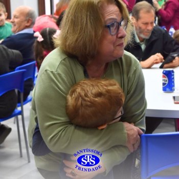 Crianças do Infantil 1, 2 e 3  vivem momentos especiais  cheios de carinho com avós