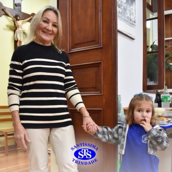 Crianças do Infantil 1, 2 e 3  vivem momentos especiais  cheios de carinho com avós